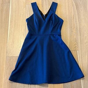BCBG Navy Blue V-Neck Mini Dress Size 2 Sleeveless Elegant Date Night